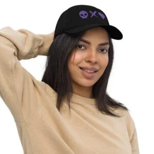 Gorra béisbol negra calavera x corazón morado
