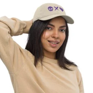 Gorra béisbol beige calavera x corazón morada