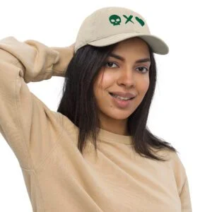 Gorra béisbol beige calavera x corazón verde